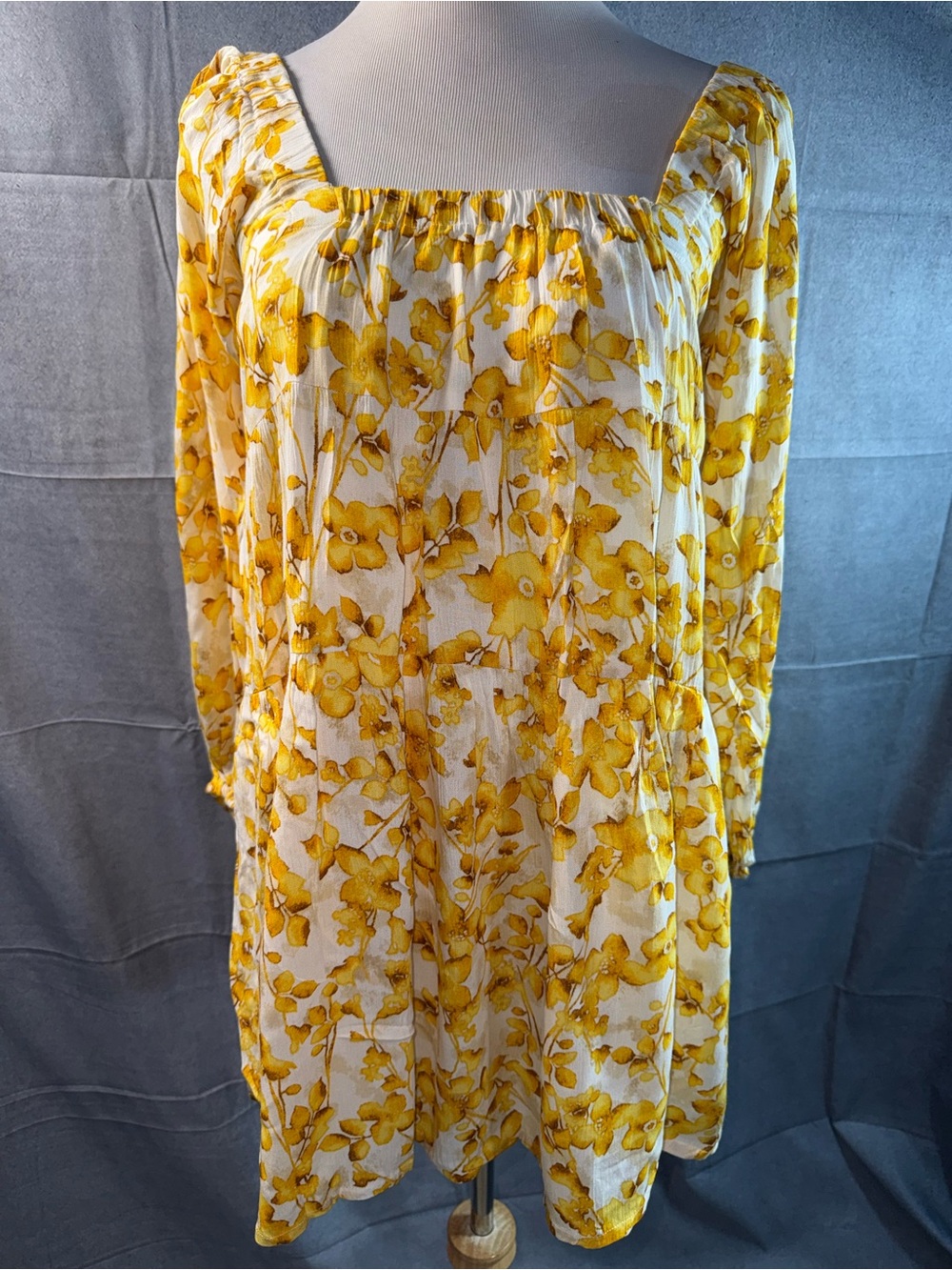 2079-en crème Yellow Floral Square-Neck Midi Dress
